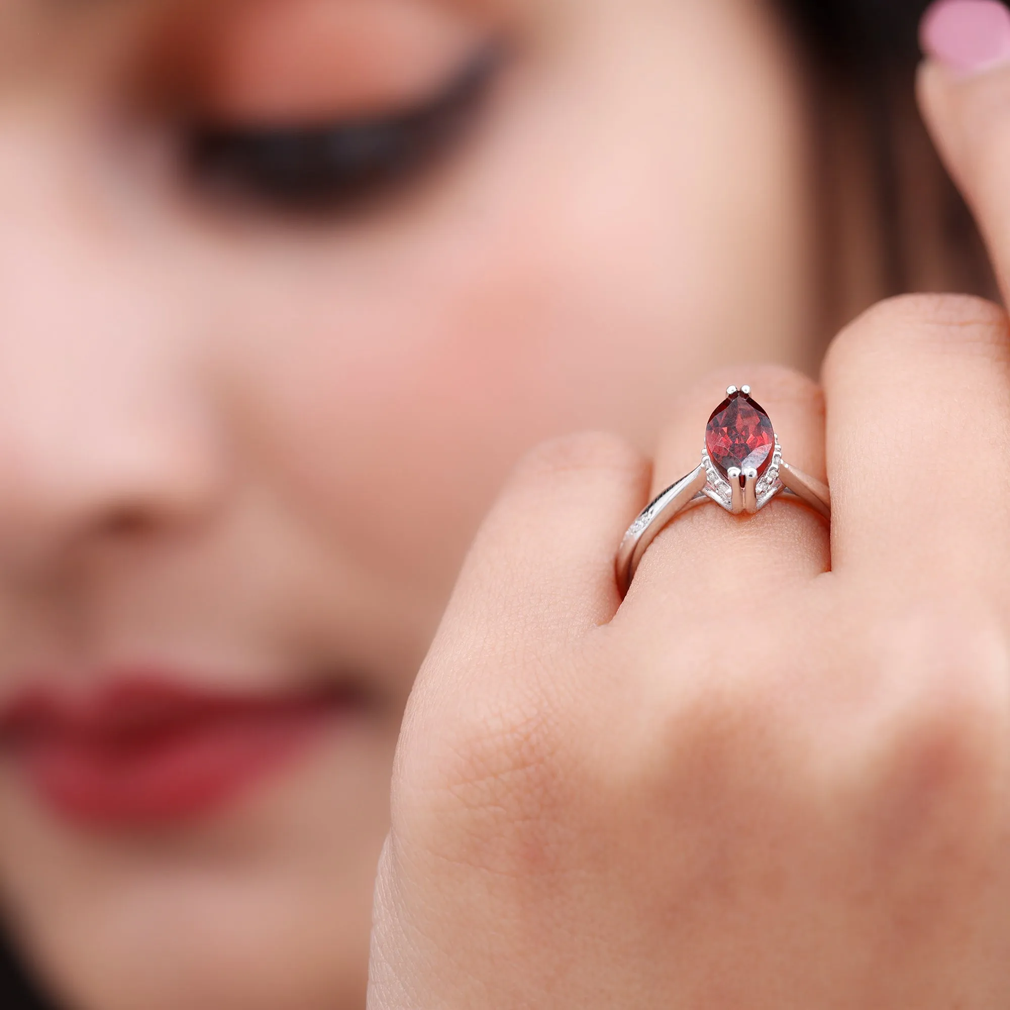 1.75 CT Garnet Solitaire Ring with Diamond Accent