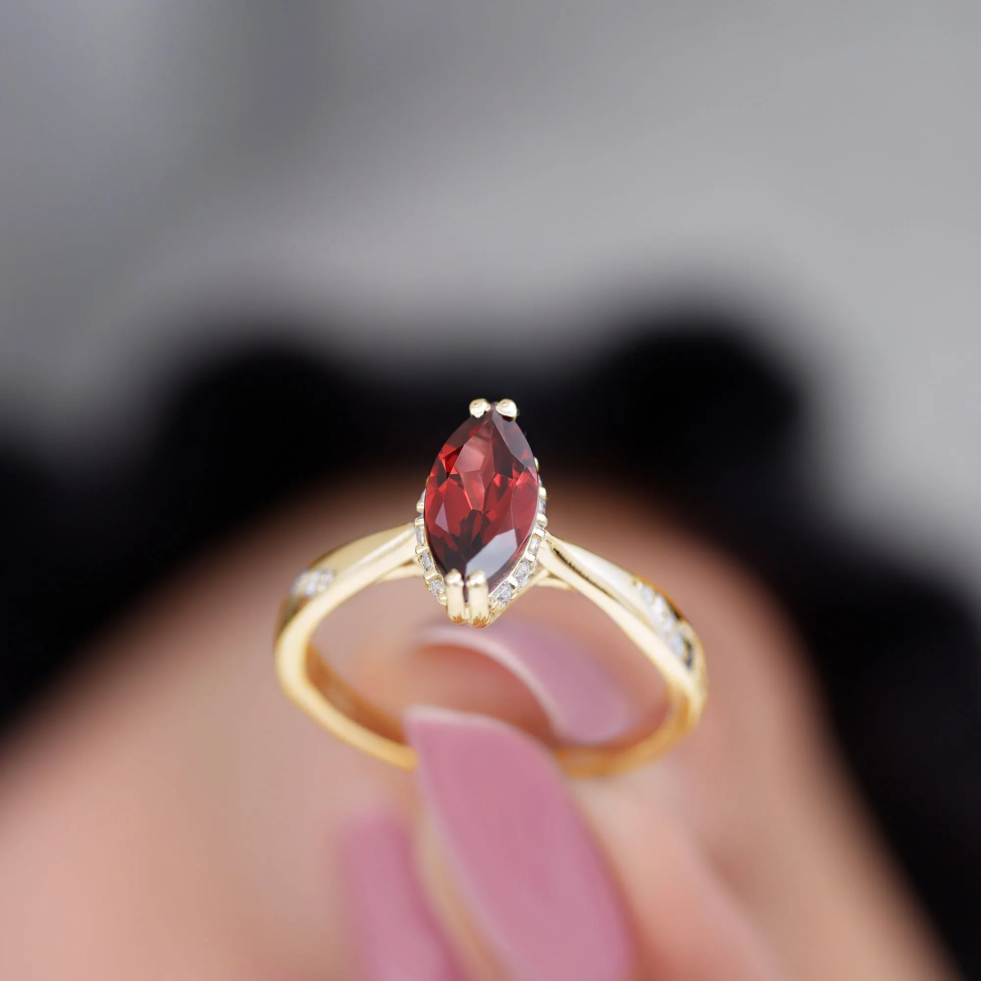 1.75 CT Garnet Solitaire Ring with Diamond Accent