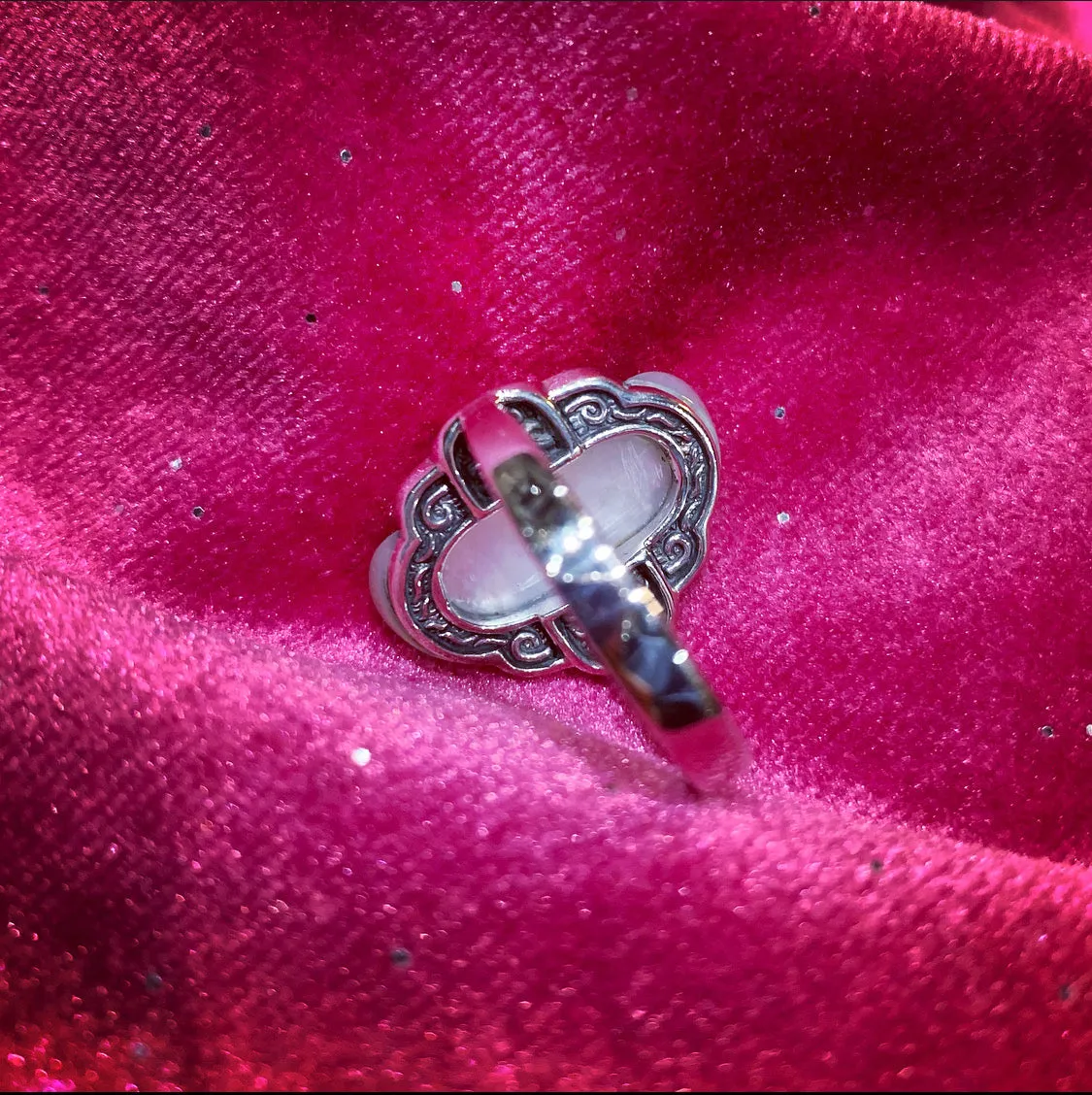 Art Deco Ring with Mother of pearl and Marcasite detail