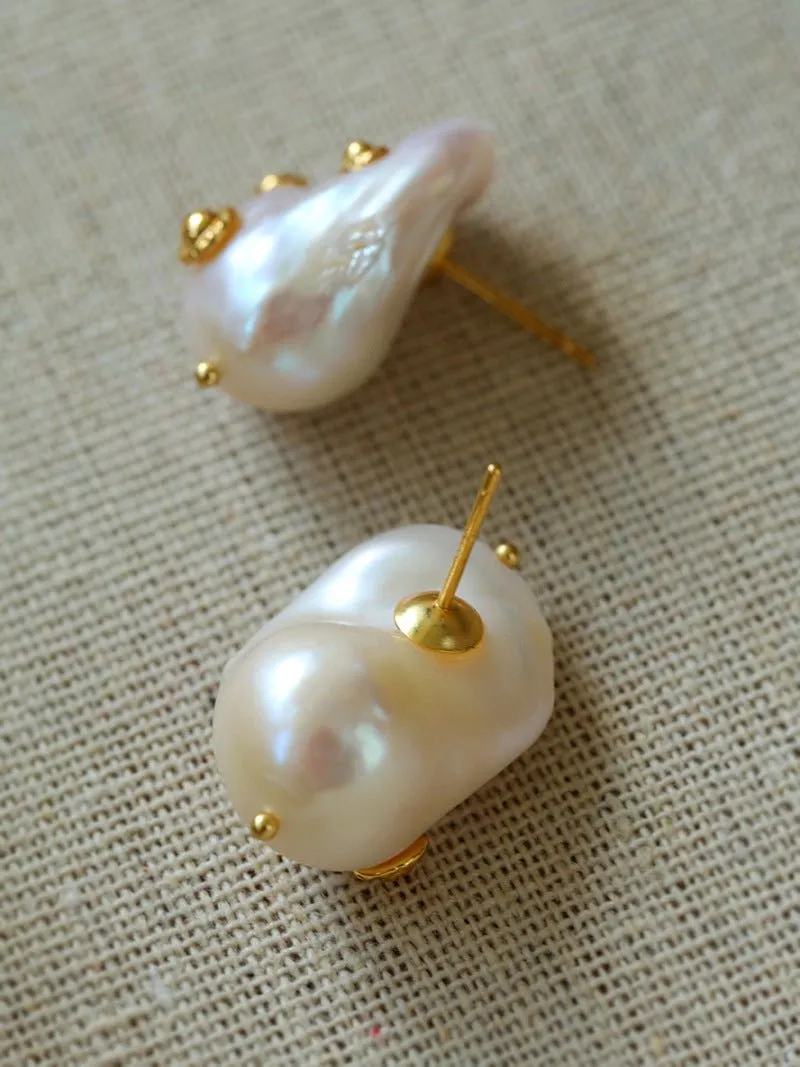 Artisanal Baroque Pearls Earrings-Gold
