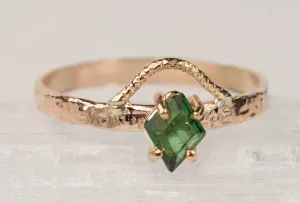 Green Tourmaline Crosshatch Swoop Ring