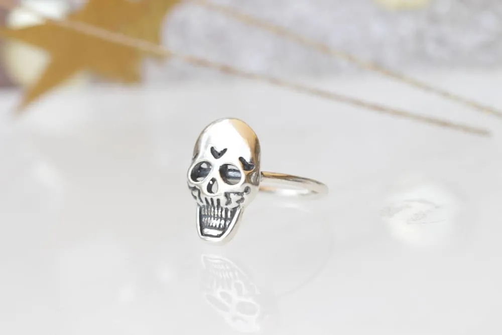 SILVER SKULL RING