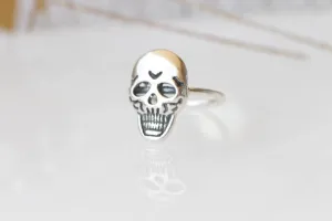 SILVER SKULL RING