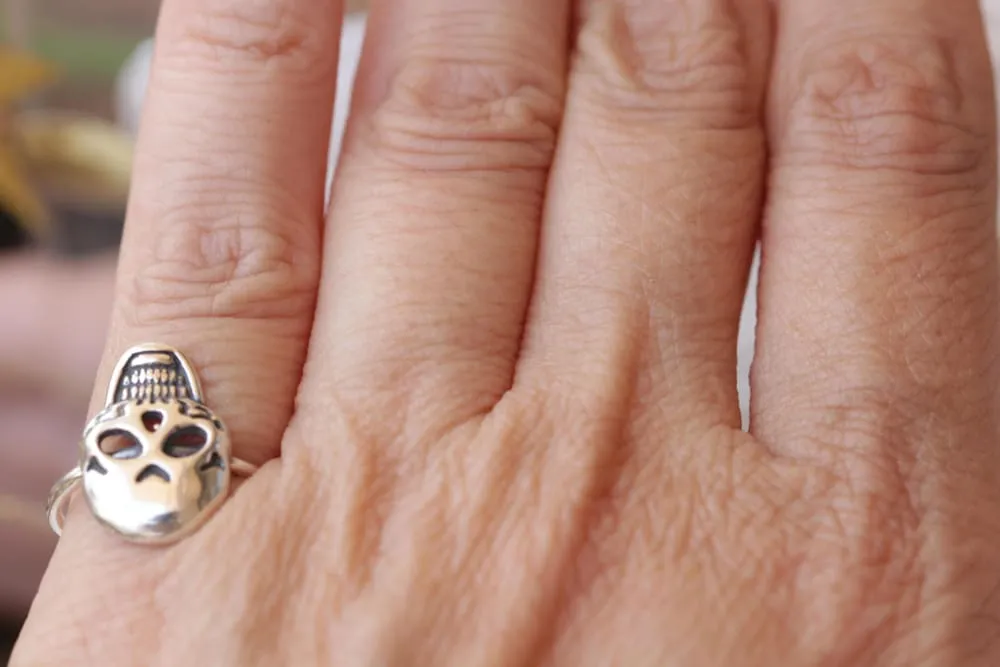 SILVER SKULL RING