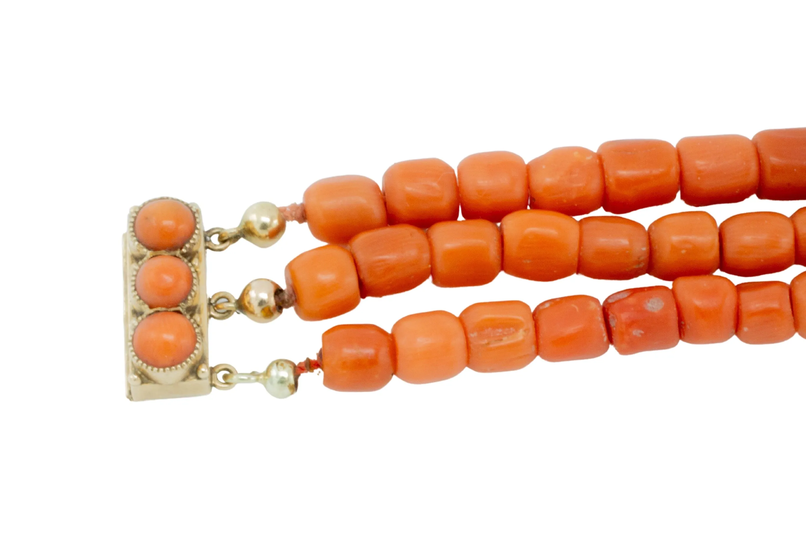 Three strand coral collier with 14 carat gold clasp