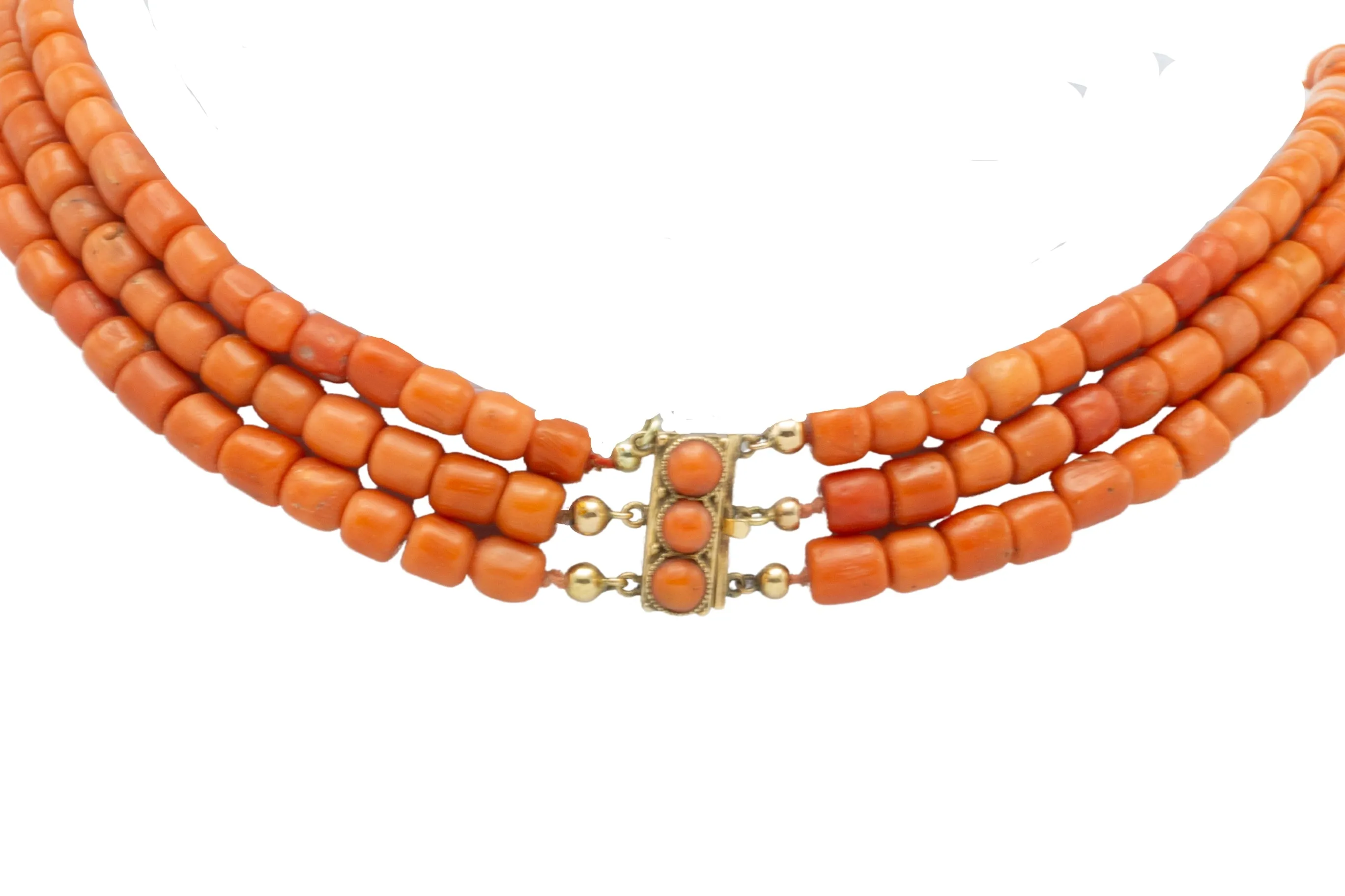 Three strand coral collier with 14 carat gold clasp